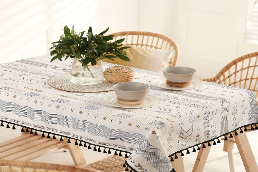 Mistakes to Avoid While Choosing Custom Table Covers